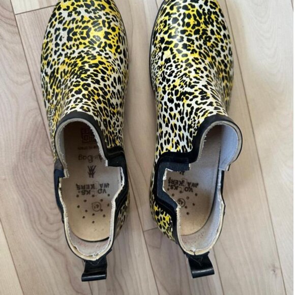Volks Walker Bold yellow and black leopard print short rain boots - Picture 2 of 7